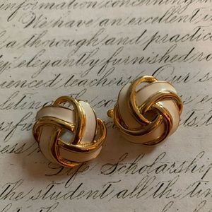 Trifari Vintage Gold Tone Clip On Designer Woman’s Fashion Jewelry Earrings